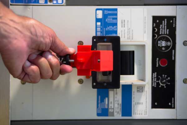 480/600V Clamp-On Circuit Breaker Lockout 